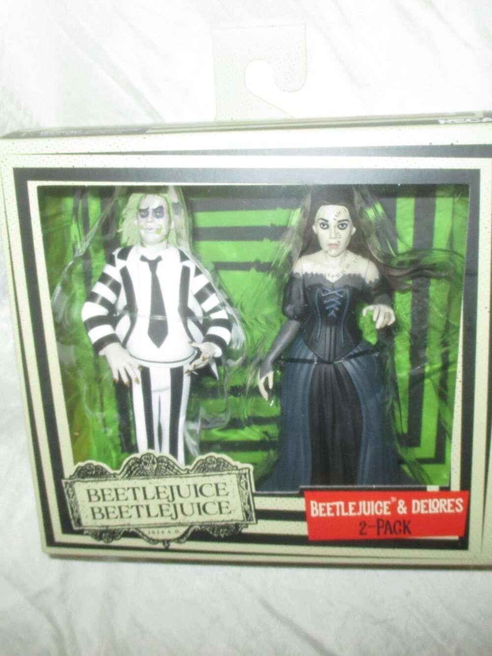 NECA Beetlejuice & Delores Toony Terrors Figures Michael Keaton Monica Bellucci